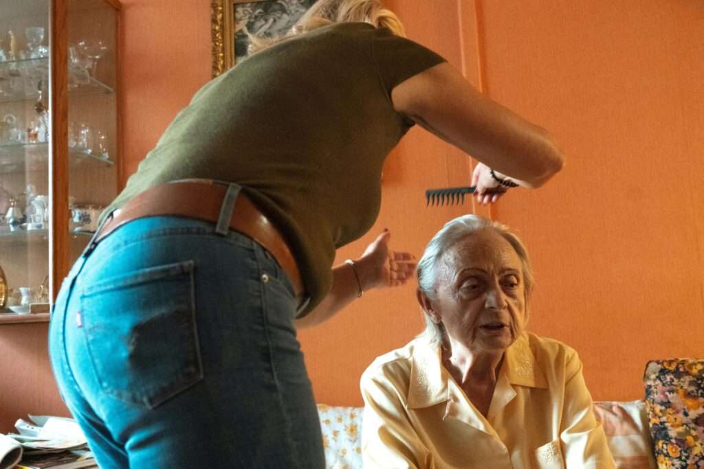 העסקת מטפלת לקשישים